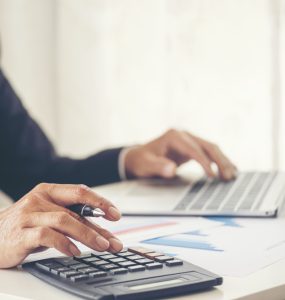 person calculating if they can replace salary fast with a franchise