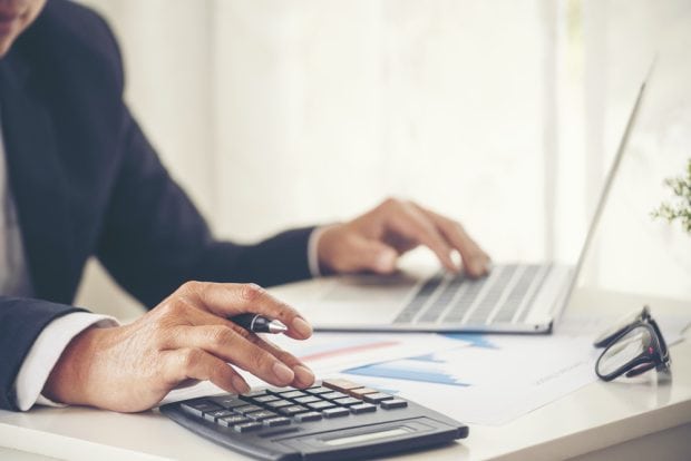 person calculating if they can replace  salary fast with a franchise