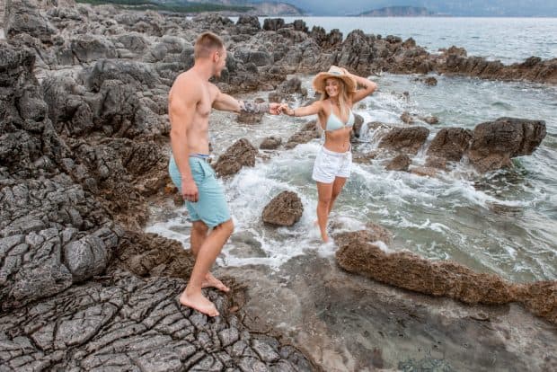 couple enjoying a dream vacation put together by dream vacation franchisee