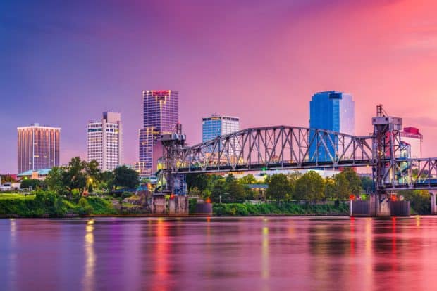 state of arkansas find franchise lawyers