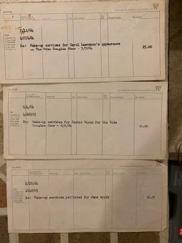 Image of paychecks 