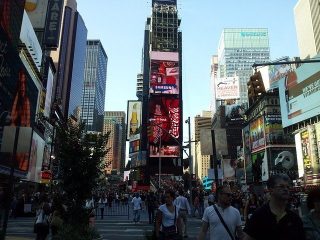 foot traffic times square retailers