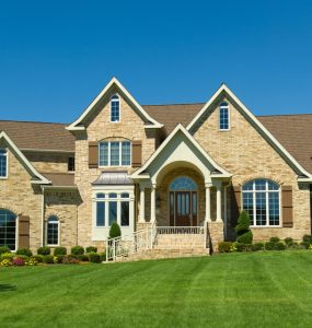 picture of large home with a great green lawn courtesy of a lawn care business